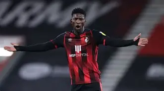 雷火电竞入口 -欧冠倒计时；比利亚雷亚尔赛前篮板制胜；细节引发关注；球迷炸锅；控场能力受关注的简单介绍