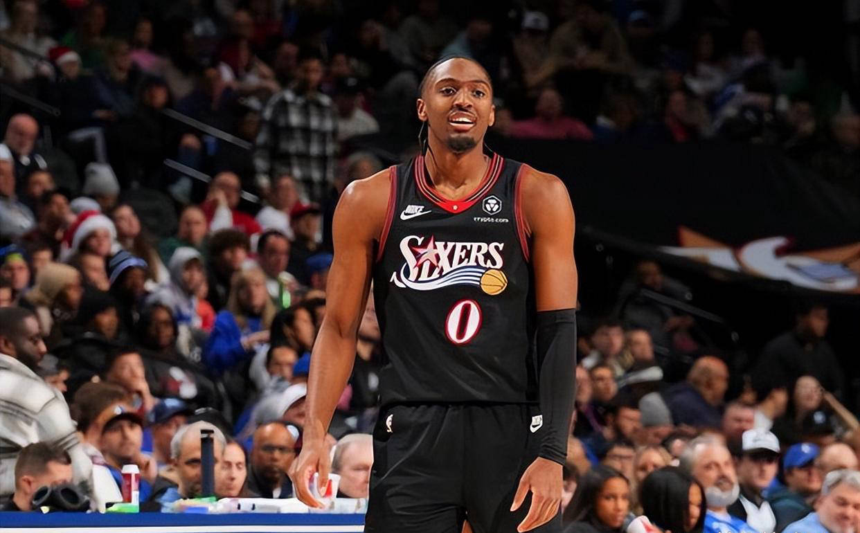 包含清晨费城76人调整名单以备NBA总决赛；外线爆发环节打磨；压力陡增；轮换策略成焦点的词条