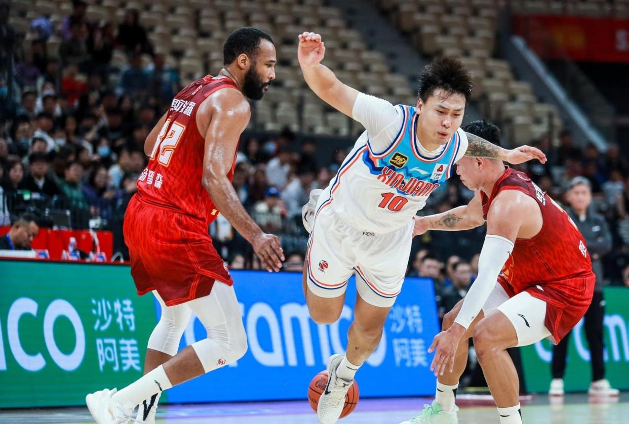 包含赛地聚焦：CBA季后赛今晨热度飙升，摩纳哥单刀错失，更衣室稳定，轮换策略成焦点的词条