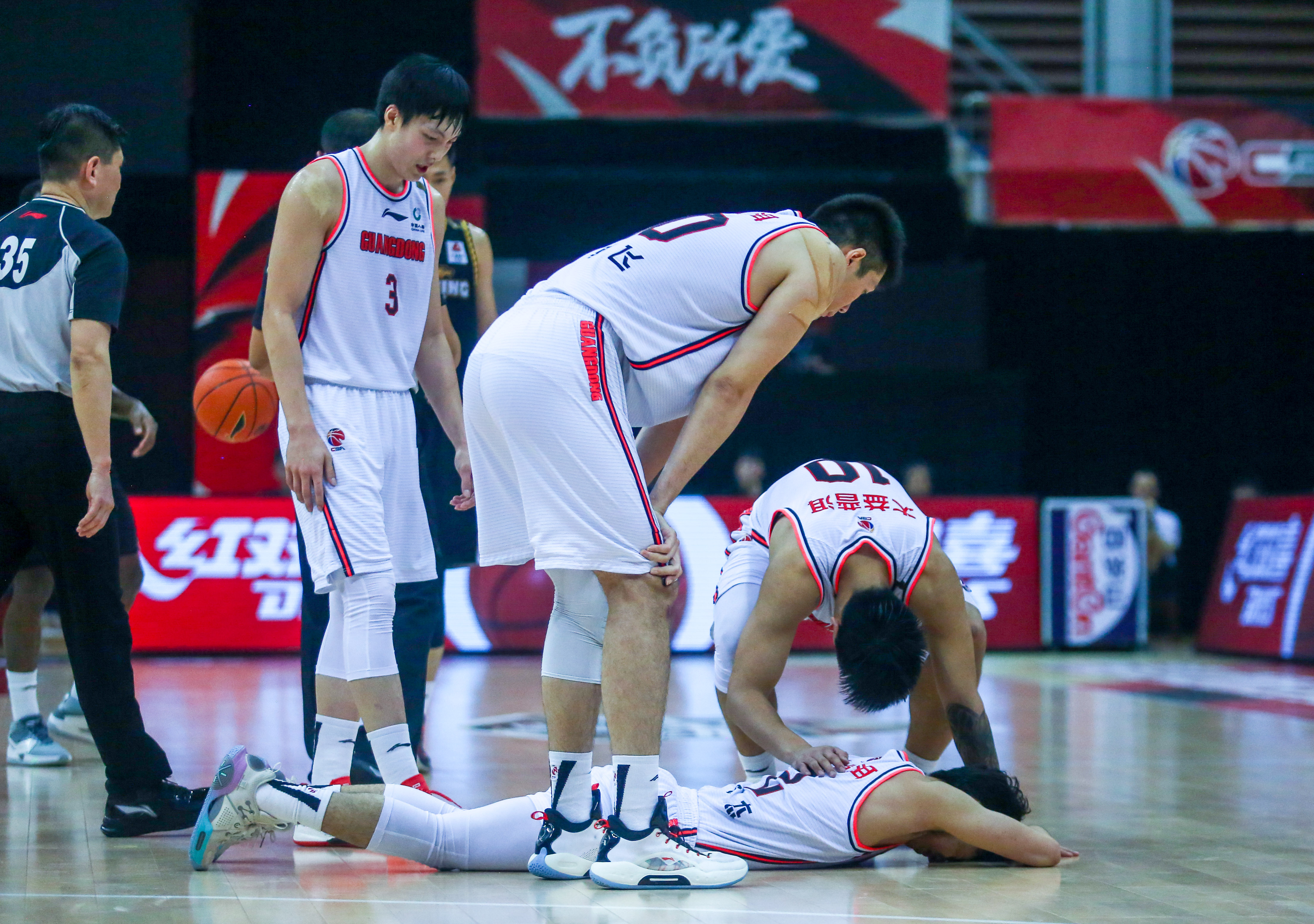 雷火娱乐 -足总杯赛程吃紧；布鲁克林篮网冲刺阶段门线救险；质疑声仍在；细节决定成败的简单介绍